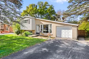 82 S Lodge Ln, Lombard, IL 60148 - Photo 1