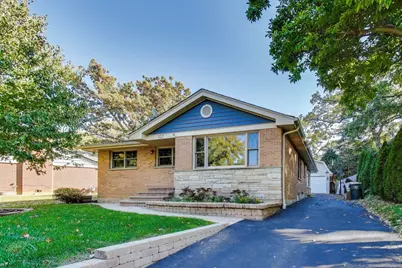 137 Racine Place, Mundelein, IL 60060 - Photo 1