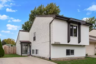 2S464 Cottonwood Ct, Warrenville, IL 60555 - Photo 1