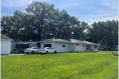 301 Dilks Street, Roberts, IL 60962 - Photo 1