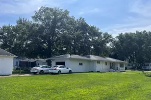 301 Dilks St, Roberts, IL 60962 - Photo 1