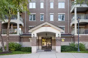 425 Village Green, Lincolnshire, IL 60069 - Photo 1