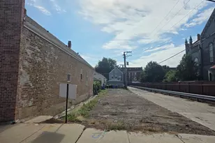 1019 W 32nd St, Chicago, IL 60608 - Photo 1