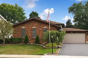 727 W Sable Dr, Addison, IL 60101 - Photo 1