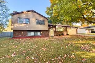 1013 Nottingham Ln, Crystal Lake, IL 60014 - Photo 1