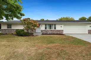 910 Greglynn St, Machesney Park, IL 61115 - Photo 1