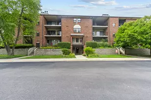 720 Weidner Rd, Buffalo Grove, IL 60089 - Photo 1