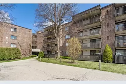 917 Vose Drive #211, Gurnee, IL 60031 - Photo 1