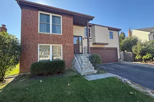 425 Beechwood Dr, Westmont, IL 60559 - Photo 1