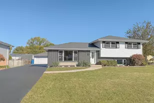 7822 W 99th Pl, Palos Hills, IL 60465 - Photo 1