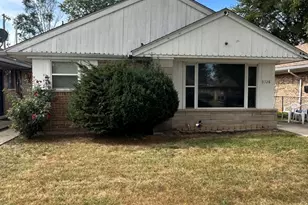 9528 S Bennett Ave, Chicago, IL 60617 - Photo 1