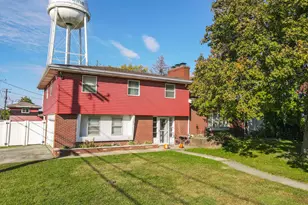 375 S St Louis Ave, Saint Anne, IL 60964 - Photo 1