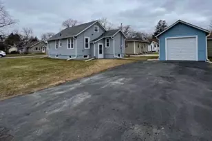 809 W Park Ave, Aurora, IL 60506 - Photo 1