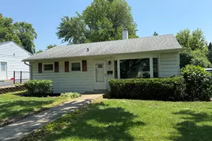 29 N Roslyn Rd, Westmont, IL 60559 - Photo 1