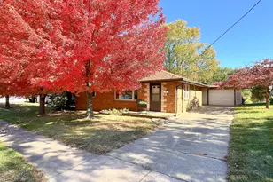 907 S Park St, Streator, IL 61364 - Photo 1