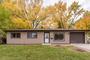 418 Tanglewood Dr, Streamwood, IL 60107 - Photo 1