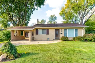 701 Thomas Ct, Mundelein, IL 60060 - Photo 1