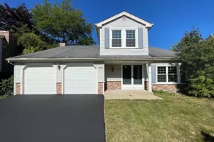 651 White Ct, Gurnee, IL 60031 - Photo 1