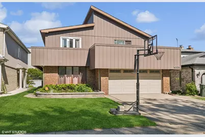 10039 Lacrosse Avenue, Skokie, IL 60077 - Photo 1