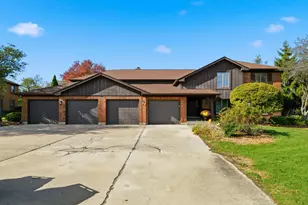 90 Golfview Ln, Frankfort, IL 60423 - Photo 1