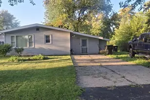 2002 Burr Oak Ln, Lindenhurst, IL 60046 - Photo 1