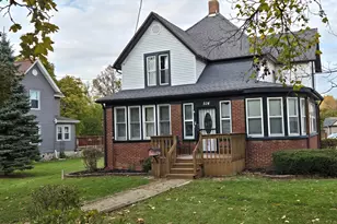 514 Washington St, Woodstock, IL 60098 - Photo 1