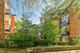 6961 N Oakley Ave, Chicago, IL 60645 - Photo 1