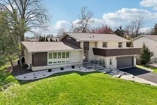 6709 W Menominee Pkwy, Palos Heights, IL 60463 - Photo 1