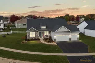 1435 Beach Ln, Sycamore, IL 60178 - Photo 1