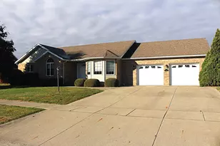 3 Delmar Dr, Clifton, IL 61727 - Photo 1