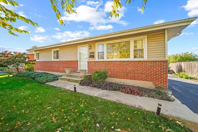 611 E Ironwood Drive, Mount Prospect, IL 60056 - Photo 1