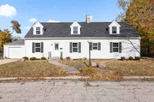 2906 Buckingham Dr, Rockford, IL 61107 - Photo 1