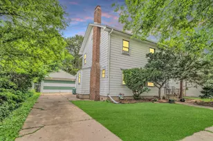 624 Lincoln Ave, Elgin, IL 60120 - Photo 1