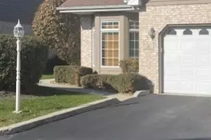 10 Moorings Dr, Palos Heights, IL 60463 - Photo 1