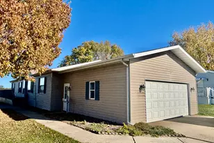 214 E Wood Ln, Belvidere, IL 61008 - Photo 1