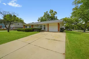 1490 Highland Blvd, Hoffman Estates, IL 60169 - Photo 1