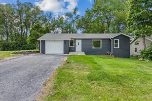 14 Lakewood Dr, Oakwood Hills, IL 60013 - Photo 1