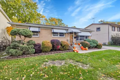 1427 S Busse Road, Mount Prospect, IL 60056 - Photo 1