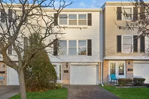 923 Banbury Ct, Schaumburg, IL 60194 - Photo 1