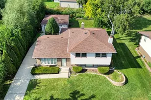 722 Merlin Dr, Schaumburg, IL 60193 - Photo 1