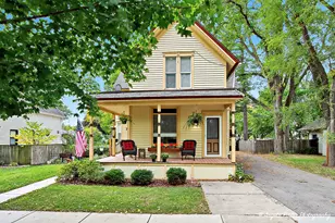 7 King William St, East Dundee, IL 60118 - Photo 1