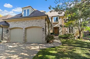 45 Tartan Lakes Dr, Westmont, IL 60559 - Photo 1