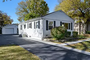 840 S Thurlow St, Hinsdale, IL 60521 - Photo 1