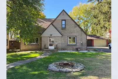 815 N Brinton Avenue, Dixon, IL 61021 - Photo 1