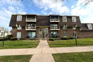 5721 W 103rd St, Oak Lawn, IL 60453 - Photo 1