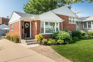 900 Rowe Ave, Park Ridge, IL 60068 - Photo 1