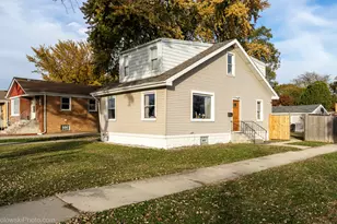 8759 S Troy Ave, Evergreen Park, IL 60805 - Photo 1