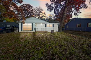 94 Wren Rd, Carpentersville, IL 60110 - Photo 1