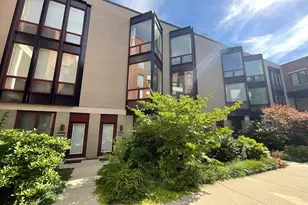 1221 W Cottage Pl, Chicago, IL 60607 - Photo 1