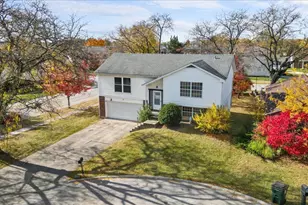 2 Oakmont Ct, Streamwood, IL 60107 - Photo 1